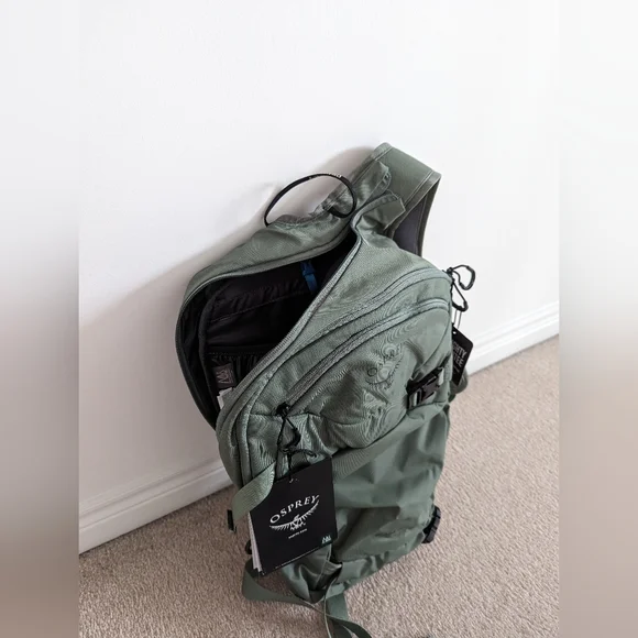 OSPREY GLADE12 **NEW** - Picture 7 of 12